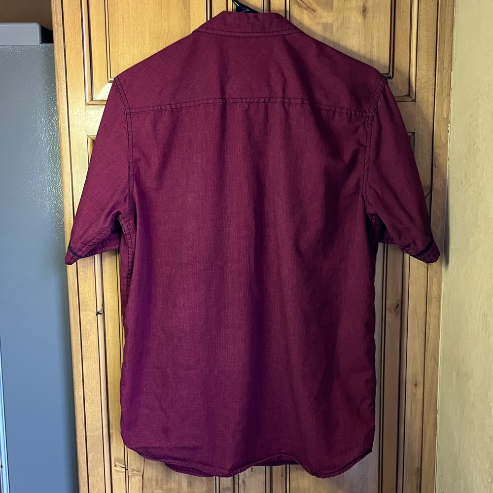 Short-Sleeve Men's Button-Up Shirt in Burgundy Check - Picture 5 of 10